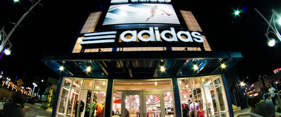 Adidas-Calls mit 57% Chance bei Kurserholung auf 225 Euro - 18.03.22 - News  - ARIVA.DE